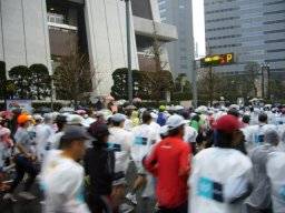 道いっぱいに広がる選手の皆さん その2